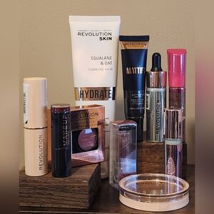 MAKEUP BEAUTY BUNDLE, 10pc REVOLUTION